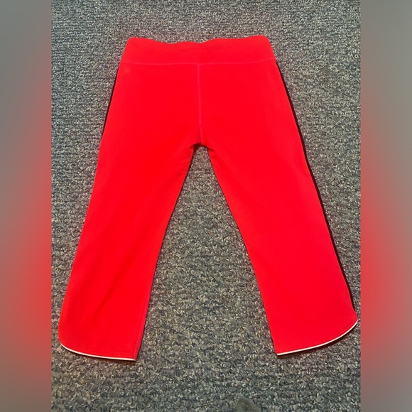 Fabletics pink leggings, cropped 🌺 - Picture 3 of 6